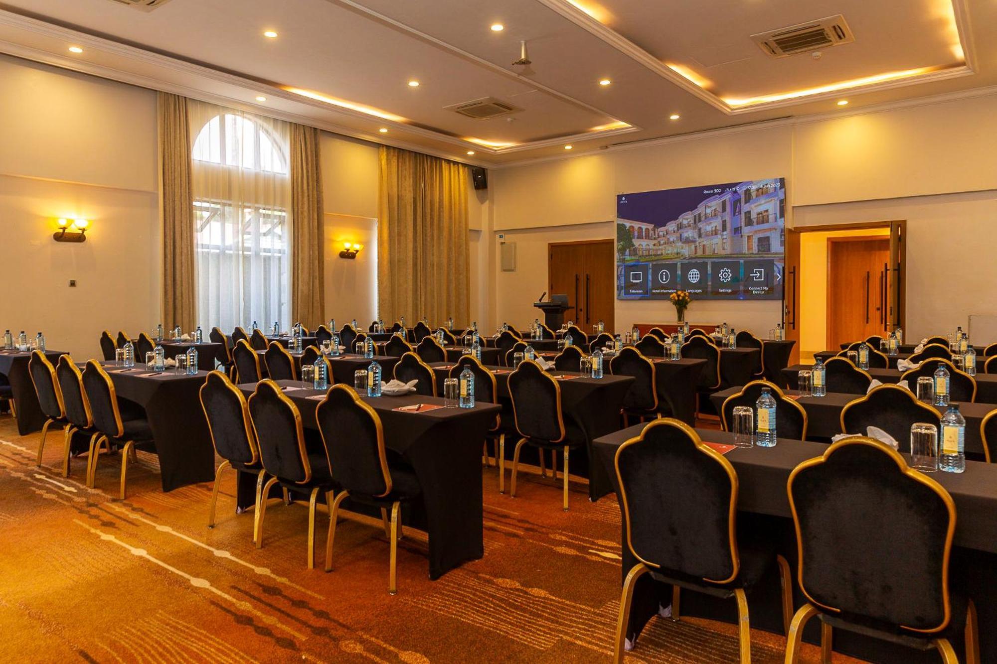 Alba Hotel Meru Exterior photo