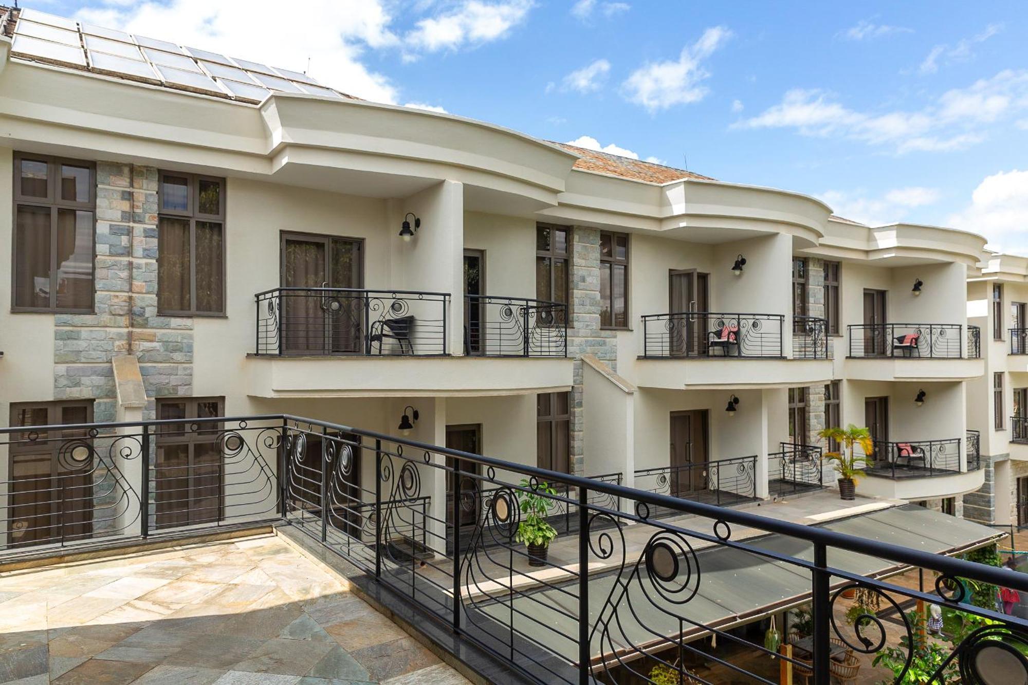 Alba Hotel Meru Exterior photo