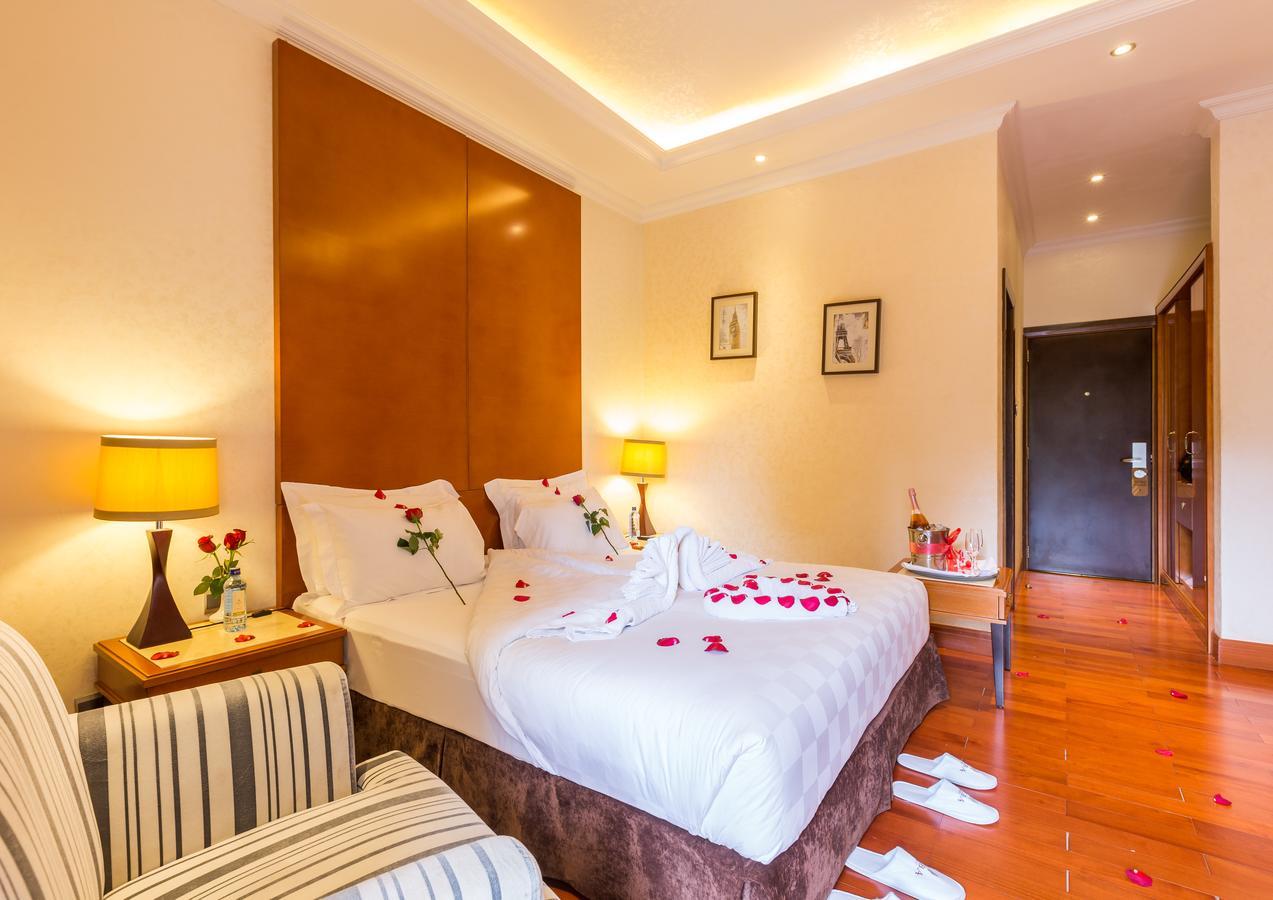 Alba Hotel Meru Exterior photo